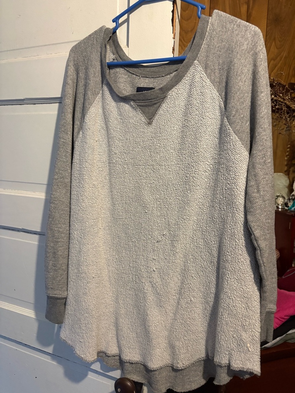 American Eagle Outfitters Two-Tone Light Gray & Heather Gray Raglan Sweatshirt